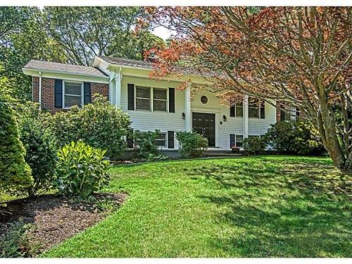 139 Fleetwood Dr, South Kingstown, RI 02874-3111
