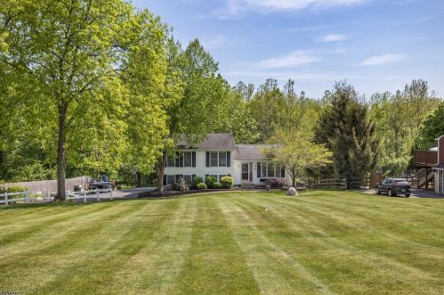 7 Codington Ln, Glen Gardner, NJ 08826-3508