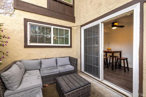 101 Fairoaks Dr, Vacaville CA  95688-5319 exterior