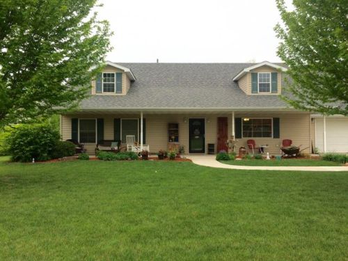 811 Frank Marshall Dr, Marysville, KS 66508-1362