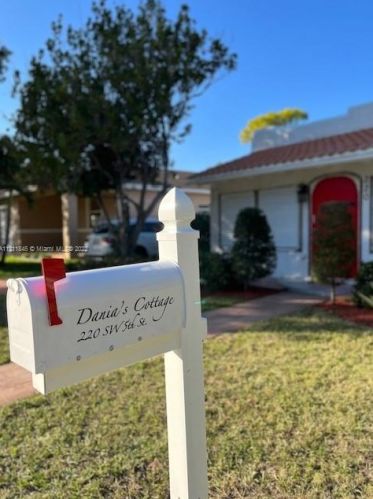 220 5th St, Dania Beach, FL 33004-4144