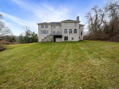245 Bear Ridge Rd, Pleasantville NY  10570-1801 exterior