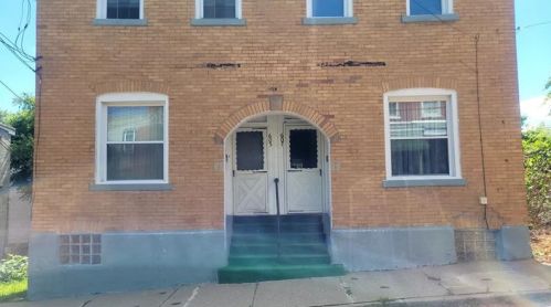 605 Hollace St, Pittsburgh, PA 15219-4610