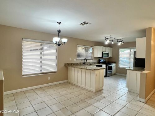 7433 Elwood St, Phoenix AZ  85043-5507 exterior