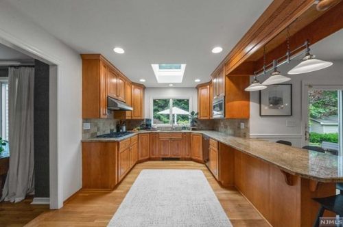 27 Hering Rd, Montvale NJ  07645-1226 exterior