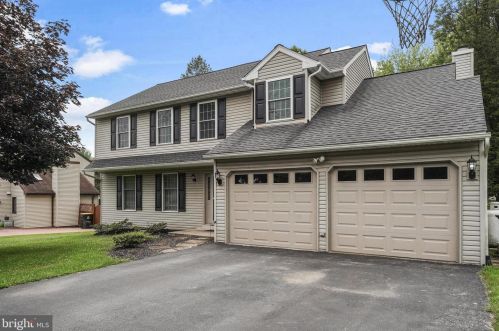 1351 Westminster Dr, Downingtown PA  19335-3655 exterior