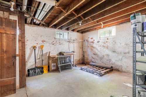 41 Irving Ave, Providence RI 02906-4510 exterior