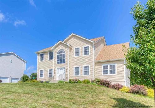 8 Apple Ln, Highland, NY 12528-1824