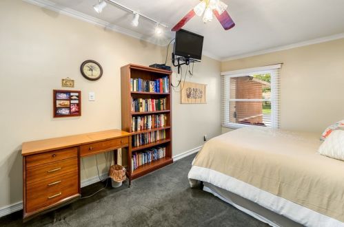 832 Stevely Ave, Long Beach CA 90808-4438 exterior