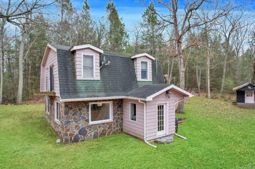 182 Hallock Rd, Barryville, NY 12719-5608