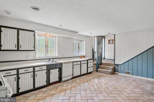 860 York St, Mount Wolf, PA 17347-9515