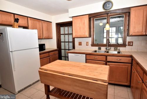 6644 Woodland Dr, Spring Grove PA 17362-8622 exterior