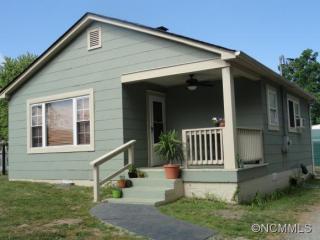 609 Yarborough St, Hendersonville, NC 28739-5249