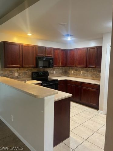 829 37th Ter, Cape Coral, FL 33914-7932