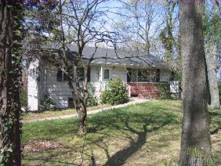 2 Captain Richards Ln, Northport, NY 11768-2402