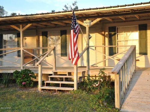 7313 Birchwood Rd, Grand Ridge, FL 32442-3761