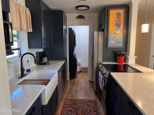 2703 Jones Ave, Beaufort SC  29902-5325 exterior