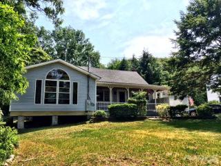 16 Mobrey Ln, Smithtown, NY 11787-4202