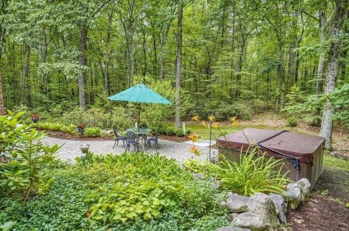 15 Danbury Cir, Amherst NH  03031-2016 exterior