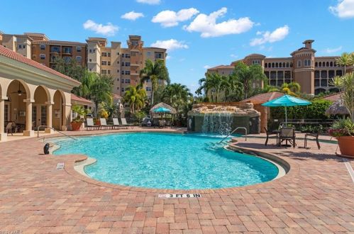 570 El Camino Real, Naples FL  34119-4790 exterior