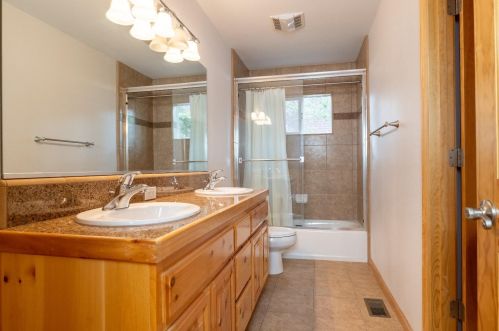 1681 Tionontati St, South Lake Tahoe CA  96150-4902 exterior