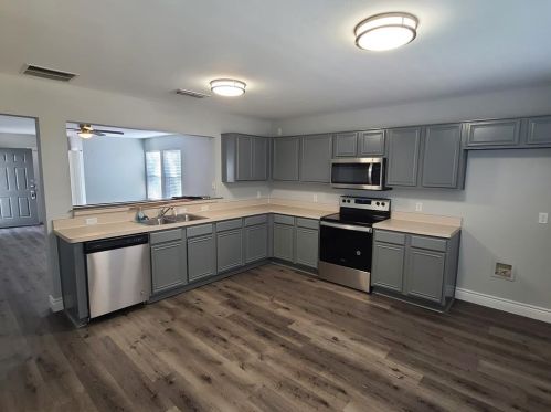 7542 Kings Trl, Fort Worth, TX 76133-8346