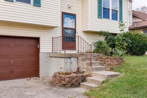 42 Meadow Wood Dr, Florence KY  41042-9323 exterior