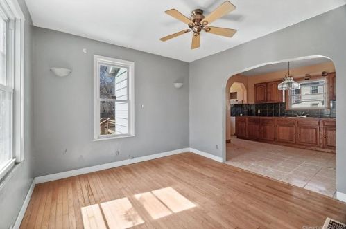 289 Carroll Ave, Bridgeport CT  06607-1801 exterior
