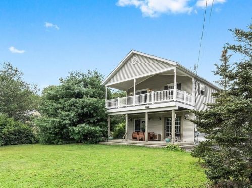 205 Oak Hill Rd, North Kingstown, RI 02852-5404