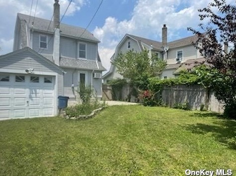 10 Maple Dr, North Lindenhurst, NY 11757-1308