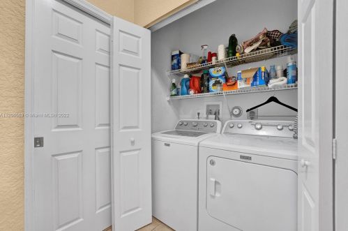 7970 20th St, Hollywood FL  33024-3667 exterior