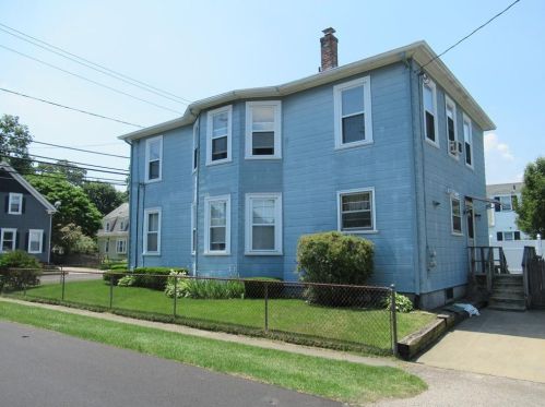 205 Pawtuxet Ave, Warwick, RI 02888-1942