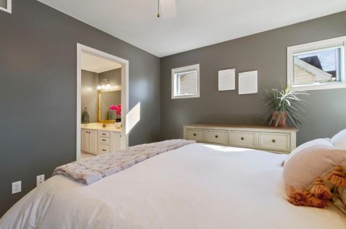 1924 Washburn Ave, Minneapolis MN 55411-2326 exterior