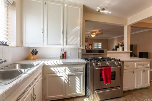 6028 Dunrobin Ave, Lakewood CA  90713-1034 exterior