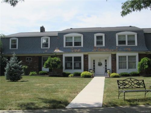 30 Oakbrook Dr, Buffalo, NY 14221-2542