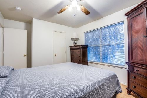 4518 Falls Dr, Dallas TX  75211-6405 exterior