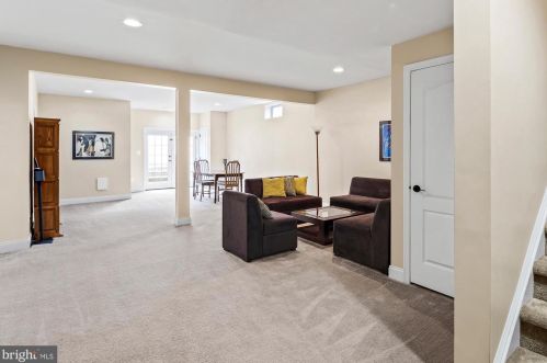 5737 Waterloo Bridge Cir, Haymarket VA  20169-8117 exterior