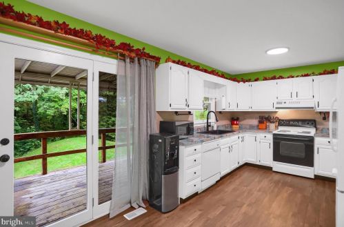 16 Allen Dr, Shermansdale, PA 17090-8400