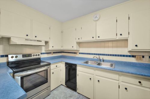 5129 Camden Rd, Madison WI 53716-2810 exterior