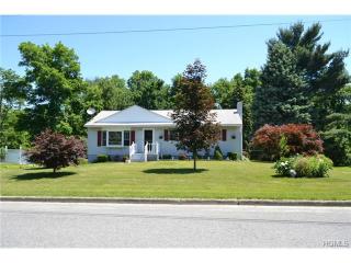 127 Coach Ln, Newburgh, NY 12550-2939