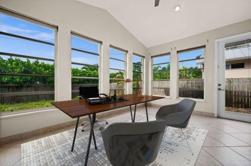 801 99th Ave, Naples, FL 34108-2233