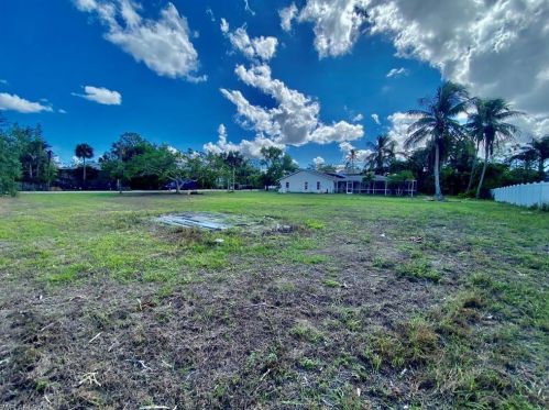 2200 Curtis St, Naples, FL 34112-0617