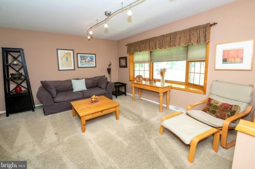 188 Windsor Ave, Southampton PA  18966-3334 exterior