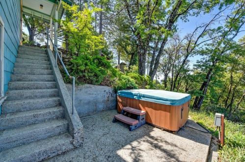 23509 Barnes Ln, Cape Horn CA  exterior