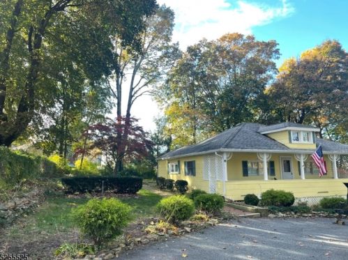 24 Outlook Ave, Mount Olive NJ  07828-2919 exterior