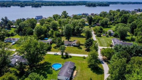 121 Maplewood Dr, Hebron, OH 43025-9440
