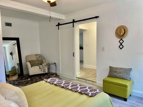 9681 Park Lake Dr, Pinellas Park FL  33782-3561 exterior