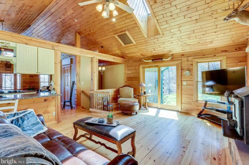 3714 Mountain Rd, Haymarket VA  20169-1739 exterior