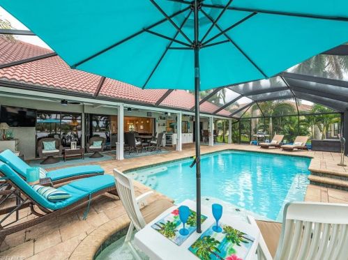 18013 Royal Tree Pkwy, Naples FL  34114-8941 exterior