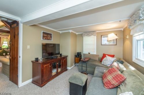 21 Lagoon Trl, Kinnelon NJ  07405-3310 exterior